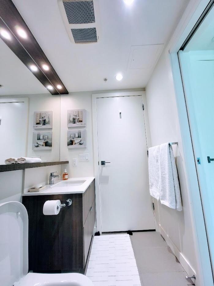 Your Perfect Escape - Modern Landmark Condo In Downtown Calgary - Free Parking- Premium Location Exterior foto